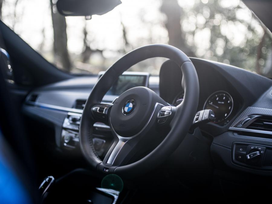 Панель приборов BMW X2 xDrive20d M Sport (F39) 2018 года  (UK) (фото 23 из 40)
